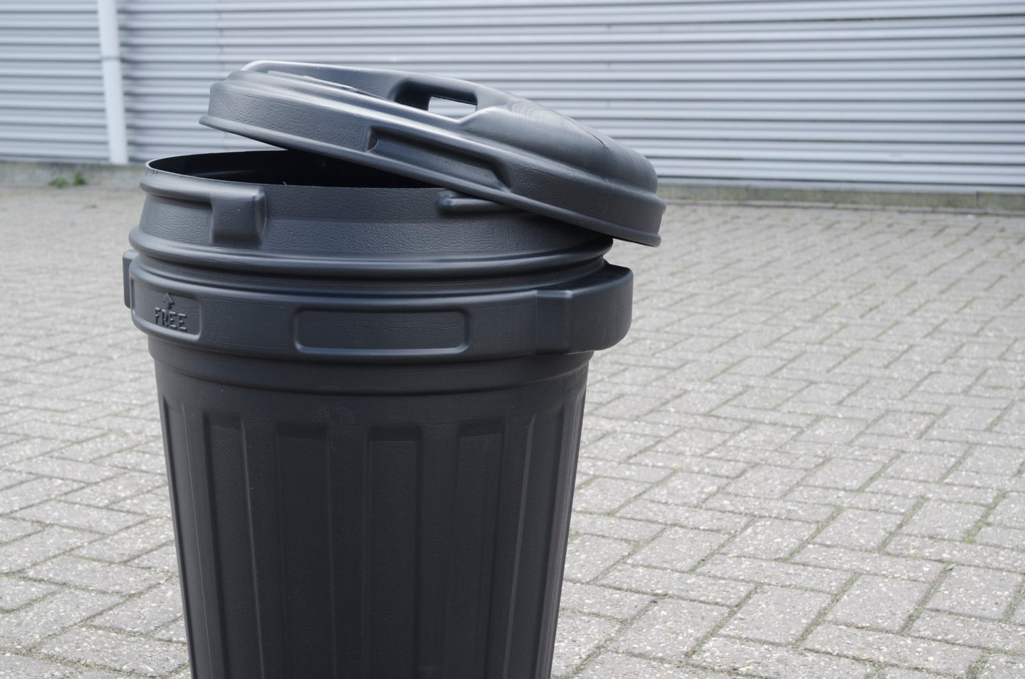 Voerton met draaisluiting 70 liter Zwart